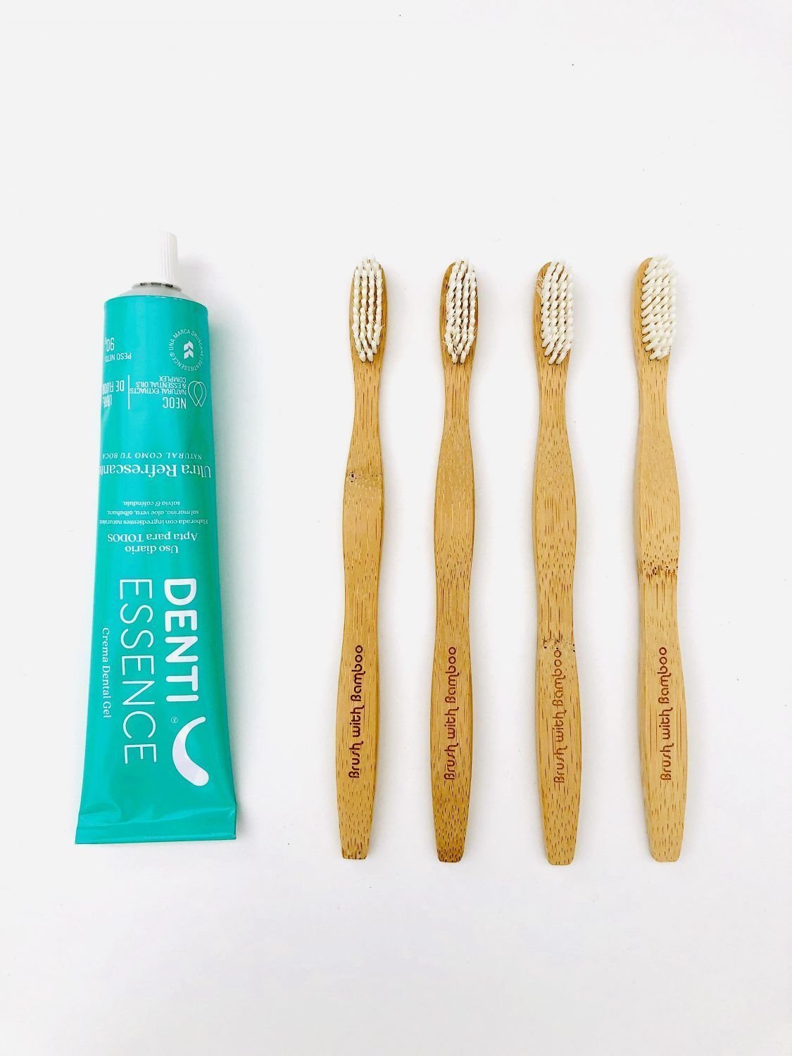 Combo 4 cepillos de bambú y 1 crema dental ecológica menta