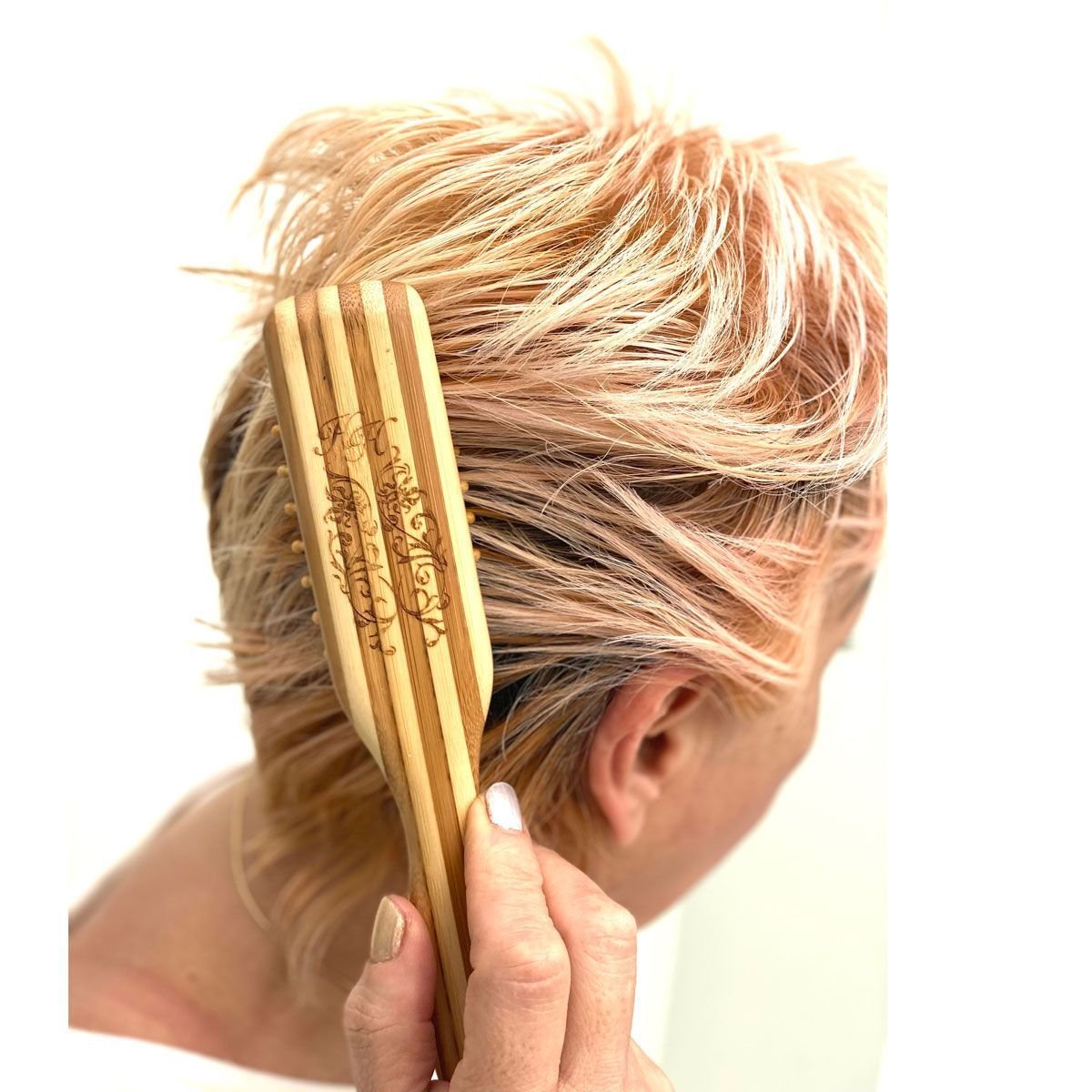 Cepillo para cabello en bambú pequeño - Imagen 5